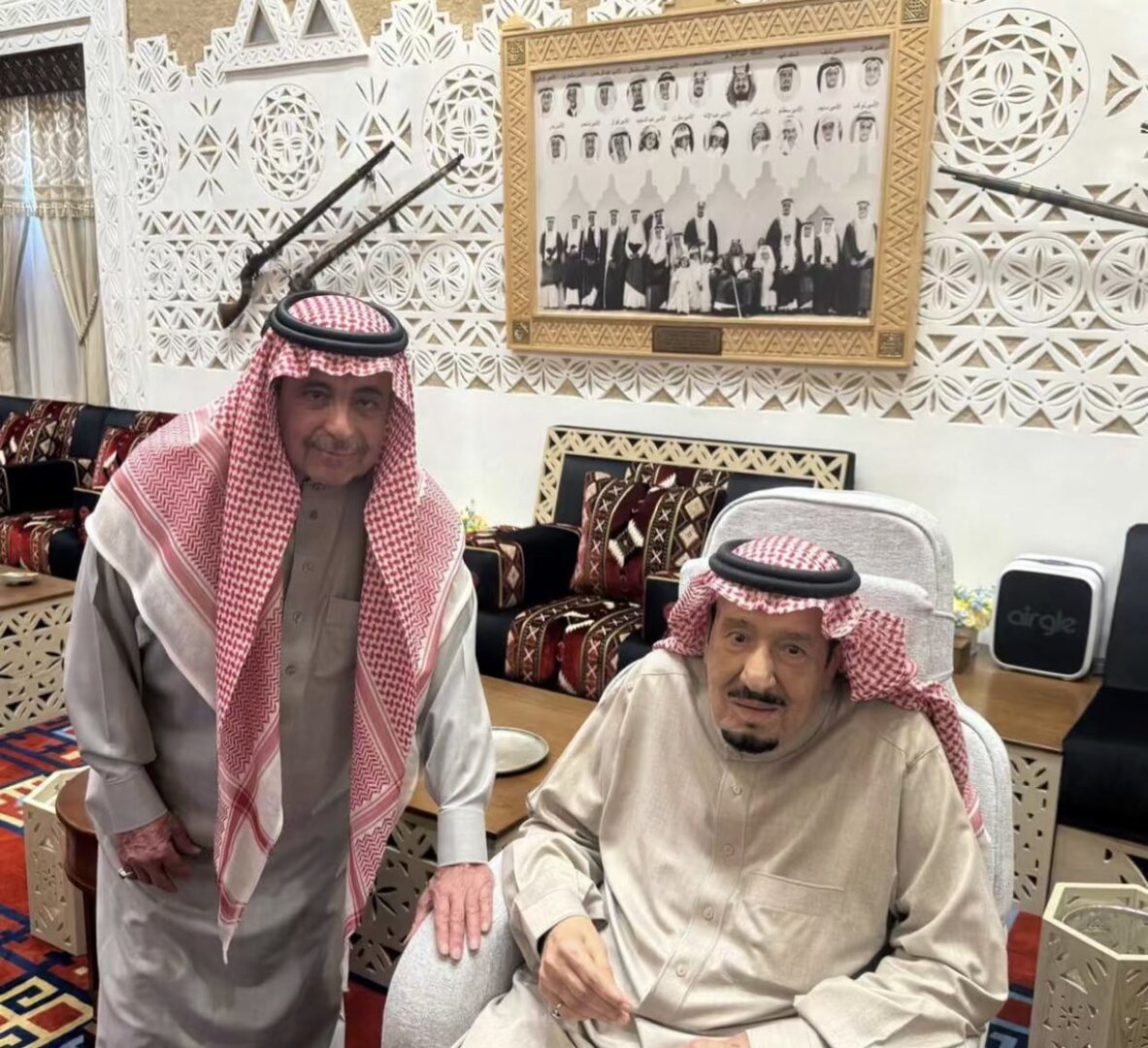 ظهور ملكي يبعث الطمأنينة.. الملك سلمان يتصدر المشهد برفقة عدد من الأمراء