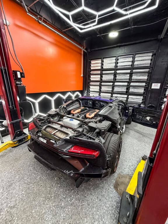 بوغاتي بـ4 ملايين دولار تفجّر معركة "حق الإصلاح".. من حادث ميامي إلى مواجهة المصنع