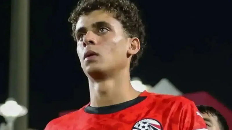 موهبة الأهلي تتعطل في برشلونة.. غياب حمزة عبد الكريم يثير الجدل في إسبانيا