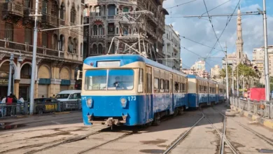 صورة رحلة بدأت بالخيول منذ 163 عامًا.. أقدم ترام في مصر يصل إلى محطته الأخيرة
