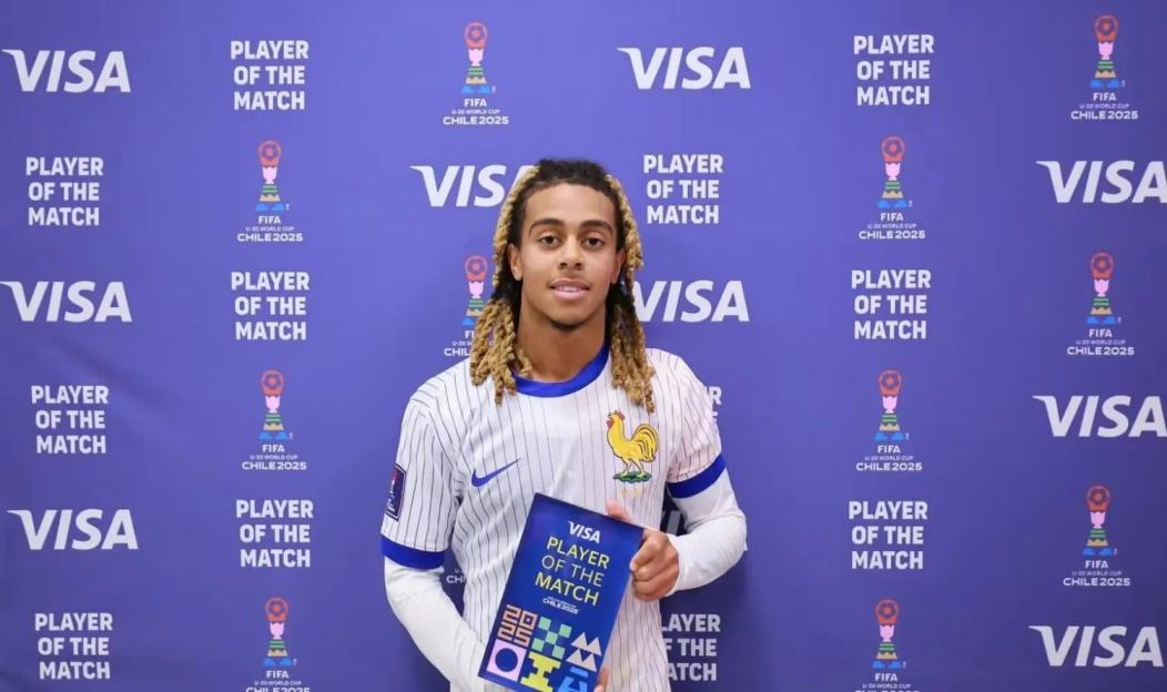 الهلال السعودي يُعلن عن صفقة مميزة.. سايمون بوابري ينضم إلى صفوف الزعيم