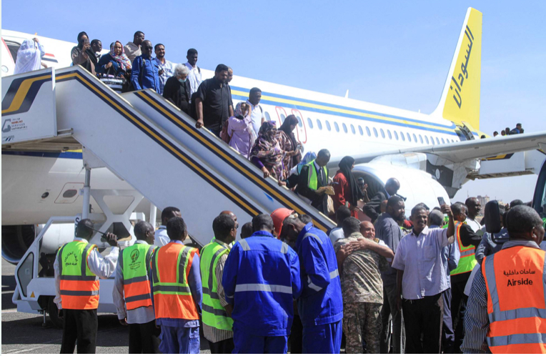 هبوط أول طائرة ركاب في مطار الخرطوم بعد ثلاث سنوات من التوقف.. عودة تدريجية للحياة الجوية