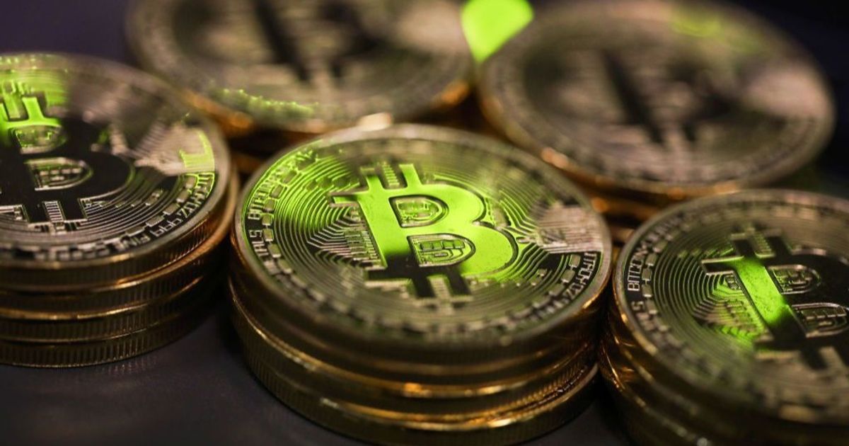 ليلة ارتباك في الأسواق.. بتكوين تهبط دون 80 ألف دولار وتضغط على شهية المخاطرة عالميًا