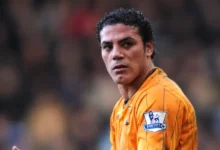 صورة القبض على عمرو زكي في مطار القاهرة وتنفيذ حكم قضائي بالحبس