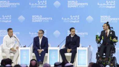 صورة شريحة في الدماغ تغيّر حياة إنسان.. أول مزروع بشريحة عصبية يتحدث أمام قادة العالم