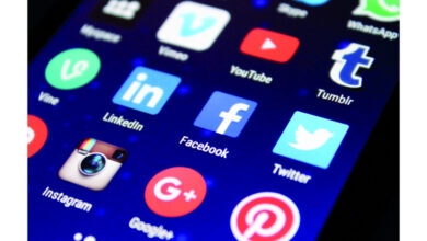 صورة وصفات السوشيال ميديا تحت المجهر.. تحذير طبي من فوضى المعلومات الصحية