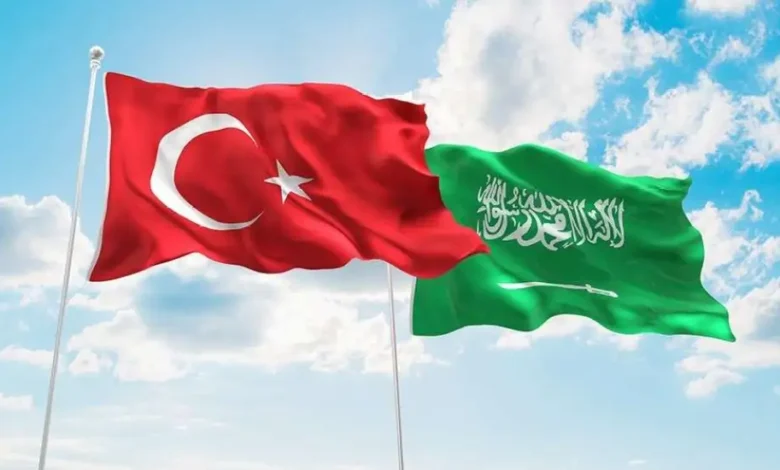 السعودية وتركيا توسّعان شراكتهما في الطاقة والاستثمار والربط الكهربائي