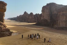 صورة وادي الفن في العُلا.. حين تتحول الصحراء إلى معرض عالمي مفتوح