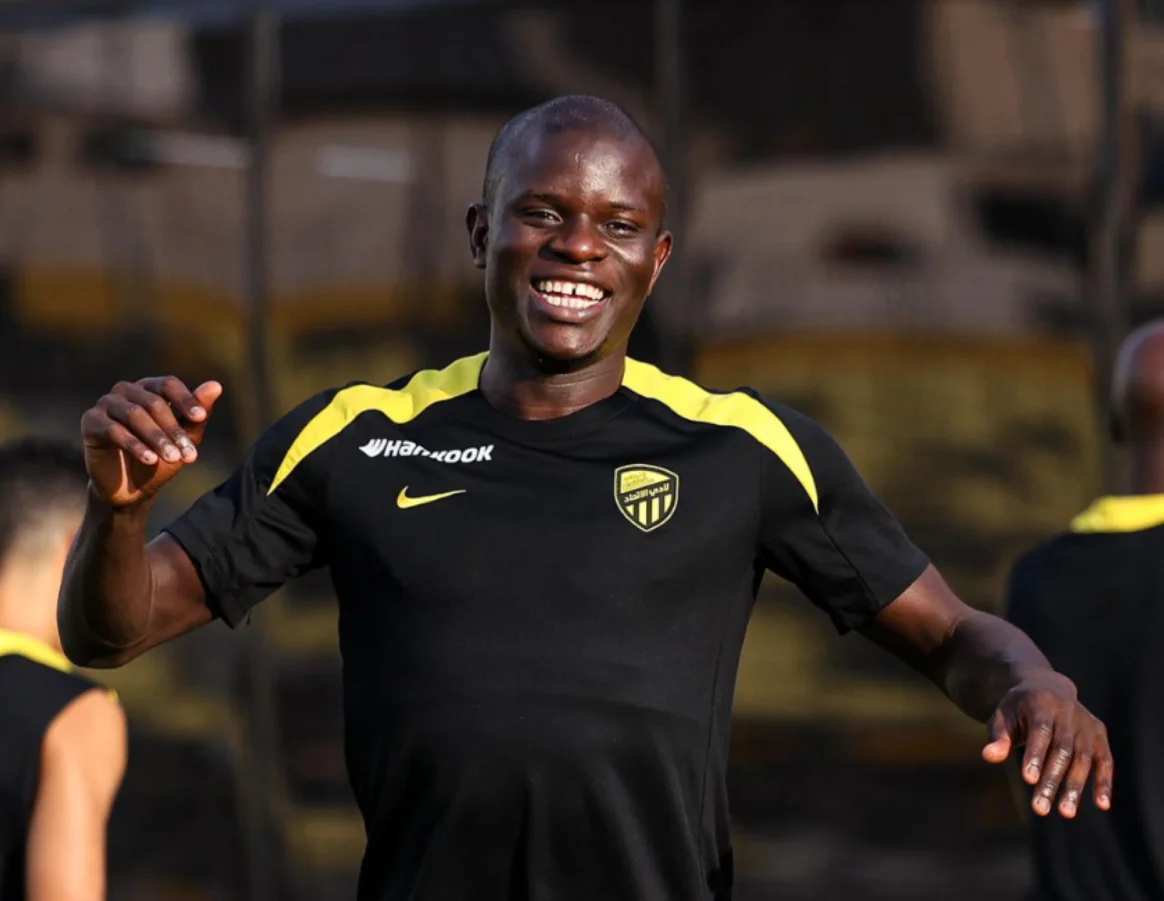 صفقة تبادلية تهز دوري روشن.. الاتحاد يدرس التخلي عن كانتي مقابل بديل بنزيما