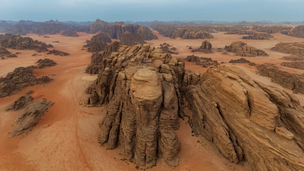 "مطل حسمى" بتبوك.. امتداد بصري يجمع الصحراء بالجبال