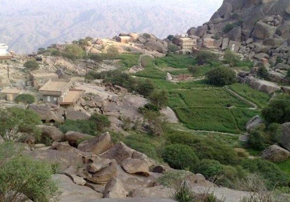 حين تلامس الغيوم قمم شدا… مشهد الباحة الذي يخطف الأنفاس كل شتاء