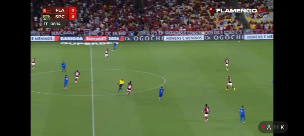 نوبة تشنج تُرعب الملعب وتعيد النقاش حول سلامة اللاعبين الصحية