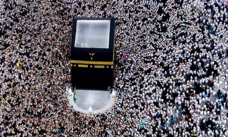 ليلة 18 رمضان في الحرم.. حشود غفيرة وعمرة بانسيابية عالية في أجواء أمن وطمأنينة