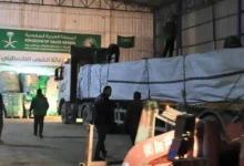 صورة قافلة سعودية جديدة تصل غزة.. دعم إنساني متواصل للمحتاجين