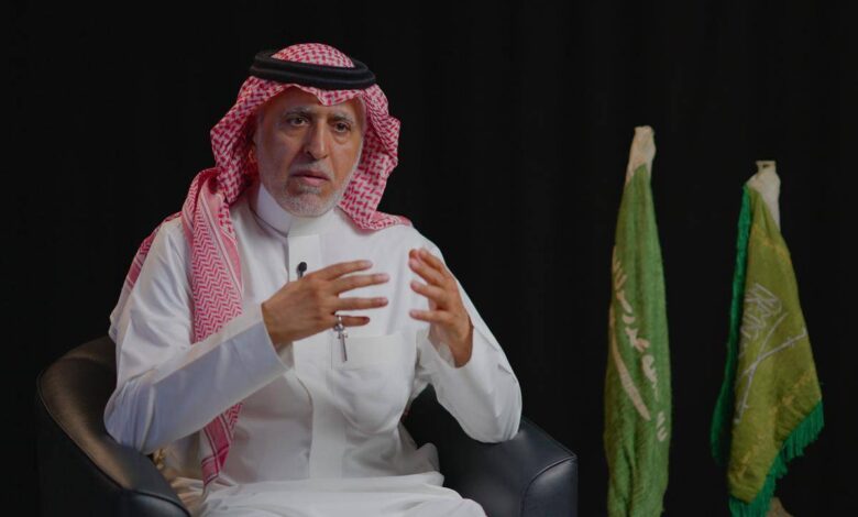 الباحث عدنان الطريّف يحتفظ بمئات الأعلام التاريخية للدولة السعودية