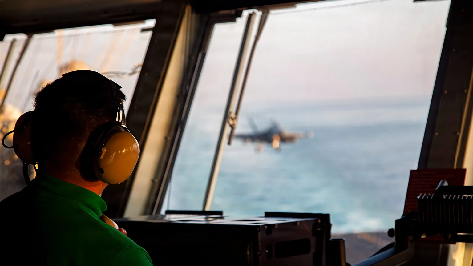 استهداف "أبراهام لينكولن" يشعل حرب الروايات في الخليج.. "الحرس الثوري" يعلن 4 صواريخ وواشنطن تنفي الإصابة