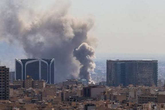 انفجارات تهز طهران وغارات واسعة.. التصعيد يدخل مرحلة أكثر خطورة