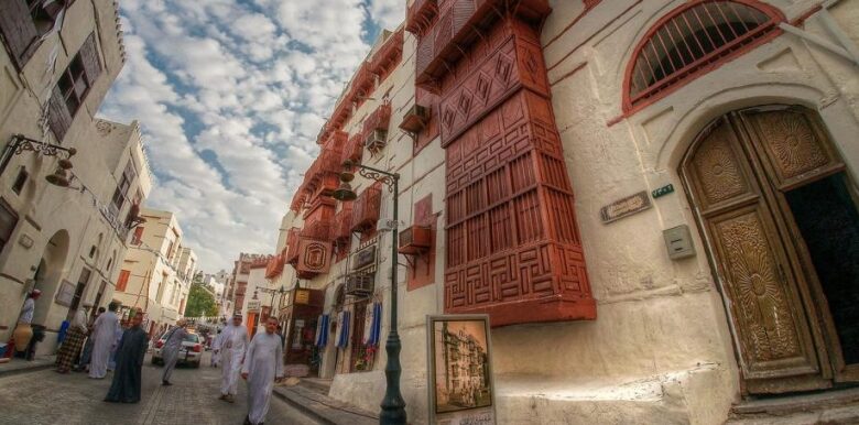 أسواق جدة التاريخية تعج بالمتسوقين استعدادًا لعيد الفطر