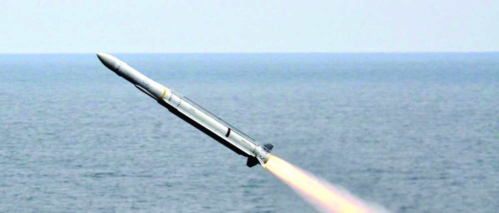 الدفاع الجوي السعودي يُحبط هجومًا مركبًا.. إسقاط صاروخي كروز و10 مسيّرات فوق أجواء المملكة