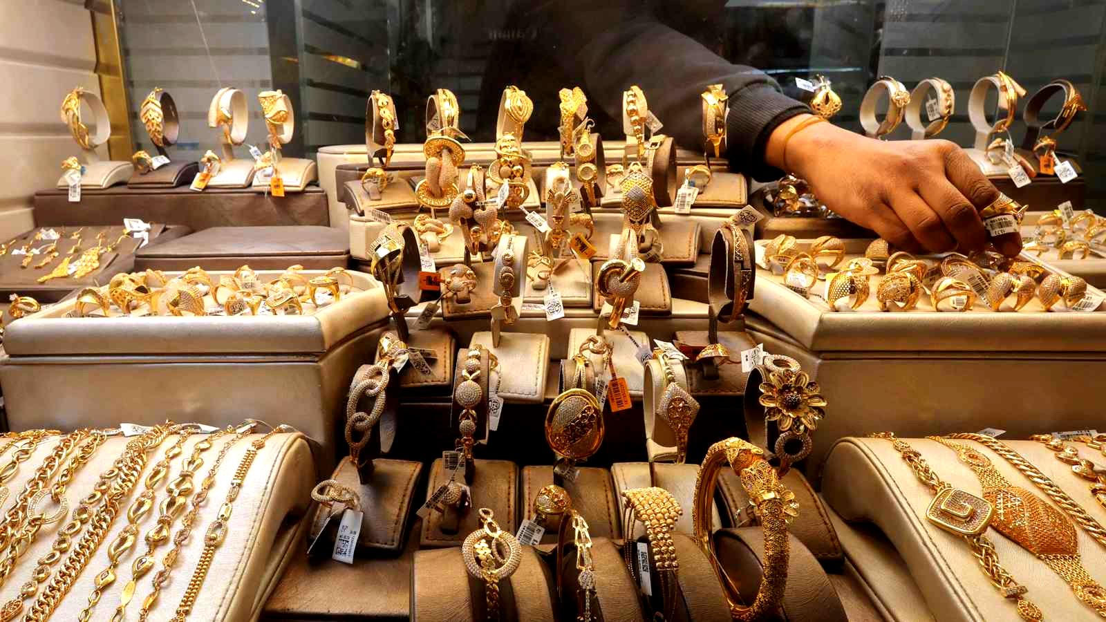 سعر الذهب اليوم في مصر عيار 21.. كل ما تحتاج معرفته قبل الشراء