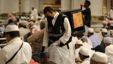 صورة 143 ألف وجبة فائضة من إفطار المسجد النبوي تتحول إلى نموذج إنساني في حفظ النعمة