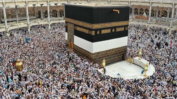 طواف لا ينقطع فجر الخامس عشر من رمضان.. مشاهد إيمانية تُلخّص موسم مكة في ذروة الروحانية