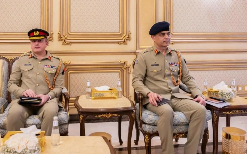 السعودية وباكستان ترفعان التنسيق الدفاعي.. خالد بن سلمان يبحث وقف الاعتداءات الإيرانية