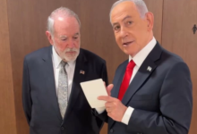 صورة نتنياهو يرد على شائعات مقتله في فيديو مع السفير الأميركي