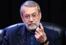 صورة لاريجاني يغلق باب التفاوض مع واشنطن.. طهران تنفي قنوات ترامب وتلوّح برد “لا يُنسى”