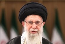 صورة مقتل خامنئي يهزّ إيران.. حداد 40 يومًا وعطلة أسبوع وسط فراغ القيادة وتصاعد المواجهة