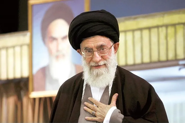 مقتل خامنئي يهزّ إيران.. حداد 40 يومًا وعطلة أسبوع وسط فراغ القيادة وتصاعد المواجهة