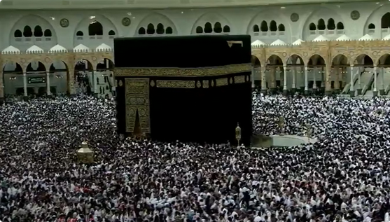 طواف لا ينقطع فجر الخامس عشر من رمضان.. مشاهد إيمانية تُلخّص موسم مكة في ذروة الروحانية