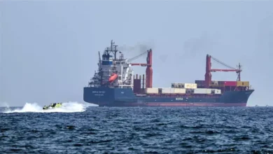 صورة هرمز تحت النار.. استهداف ناقلة نفط وحريق يفتح أخطر سيناريوهات الملاحة العالمية