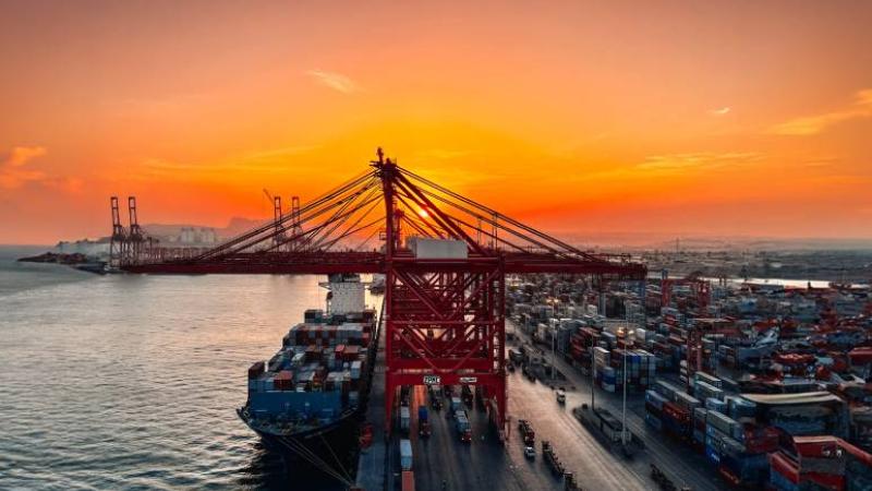 استثمارات الخليج تحت المراجعة.. "القوة القاهرة" تثير قلق واشنطن مع تصاعد حرب إيران