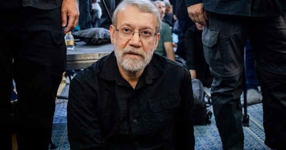 لاريجاني يغلق باب التفاوض مع واشنطن.. طهران تنفي قنوات ترامب وتلوّح برد "لا يُنسى"