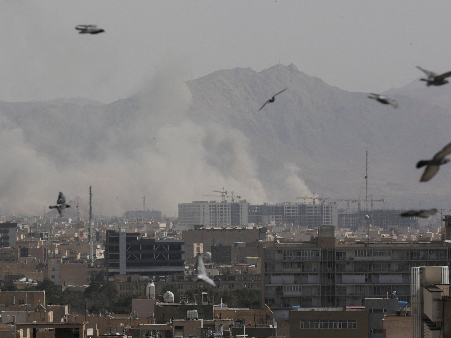 حصيلة الحرب ترتفع في إيران.. الهلال الأحمر يعلن مقتل 555 شخصًا وسط تصاعد الخسائر والضغط الإنساني