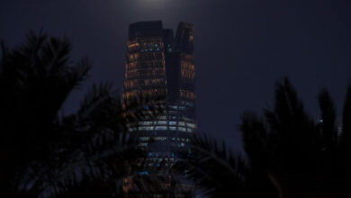 صورة جدة تترقب “النقطة اللامعة”.. محطة الفضاء الدولية تعبر السماء 6 دقائق وتختفي فجأة عند حافة الظل