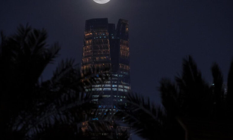 جدة تترقب "النقطة اللامعة".. محطة الفضاء الدولية تعبر السماء 6 دقائق وتختفي فجأة عند حافة الظل