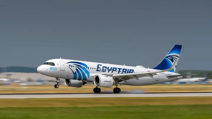 مصر للطيران تعلّق رحلات الخليج مؤقتًا.. قائمة مدن واسعة واستعداد قصوى بمطارات مصر تحسّبًا لتحويل المسارات