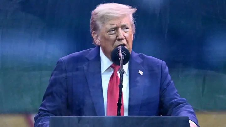 ترامب يلوّح بتصعيد أكبر ضد إيران.. "الموجة الكبرى" لم تبدأ بعد والحرب قد تُحسم خلال أسابيع