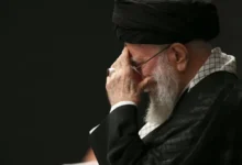 صورة كواليس اغتيال خامنئي تتكشف.. تتبع استخباراتي لأشهر وتسريب “نافذة الاجتماع” قبل الضربة