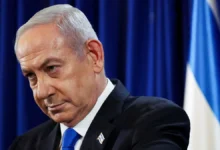 صورة نتنياهو يُظهر قائمة اغتيالات إيران ويكشف أسماء مستهدفة