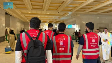 صورة طلاب أم القرى في قلب موسم العمرة.. “العمرة المنهجي” يدفع الكليات الصحية لخدمة ضيوف الرحمن