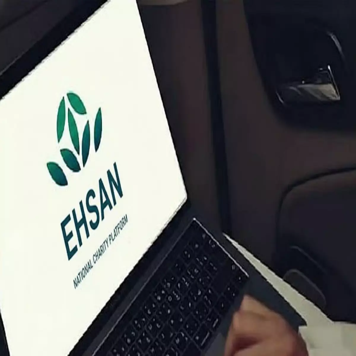 إحسان تقترب من 15 مليار ريال.. شباب المملكة يقودون موجة التبرع من ريال واحد