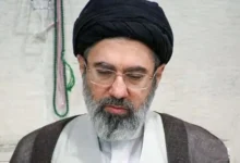 صورة نجاة مجتبى خامنئي بفارق ثوانٍ في قصف مجمع والده بطهران