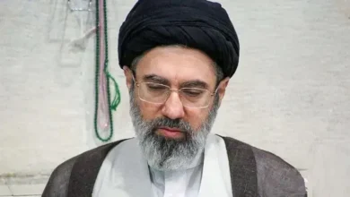 صورة نجاة مجتبى خامنئي بفارق ثوانٍ في قصف مجمع والده بطهران