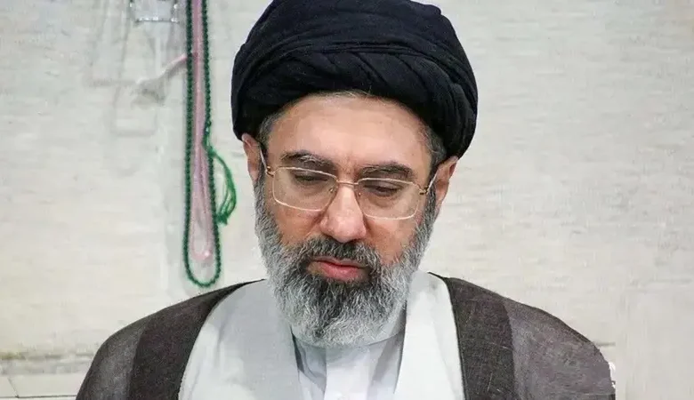 نجاة مجتبى خامنئي بفارق ثوانٍ في قصف مجمع والده بطهران